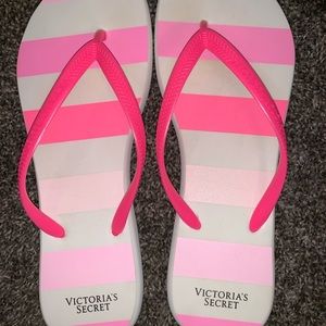 NWOT Victoria’s Secret flip flops
